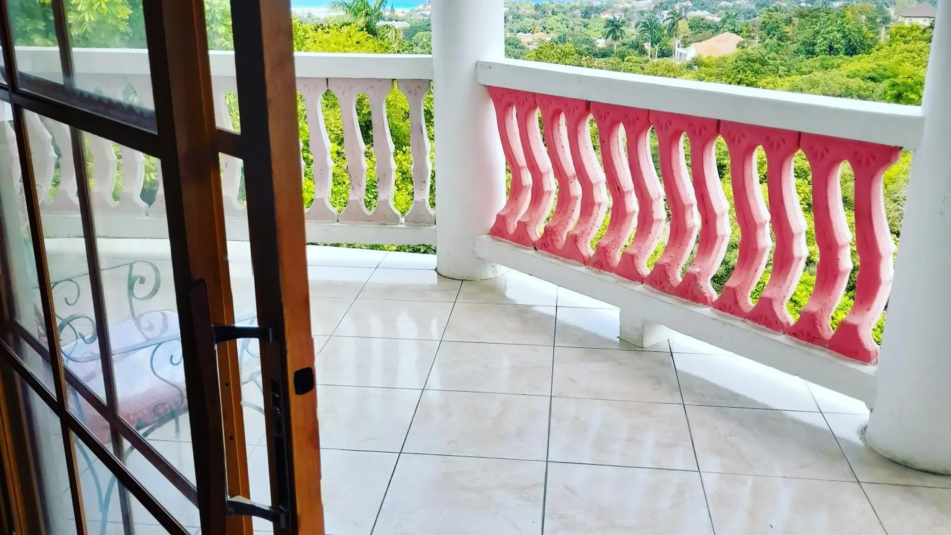 Homestay Jamaica Villa Sweetsop & Tours Montego Bay